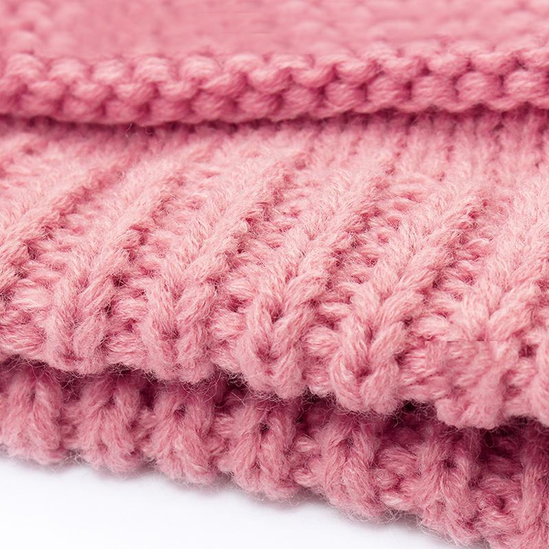 Czapka dzianinowa z otworem na koński ogon | Idealna na sezon zimowy